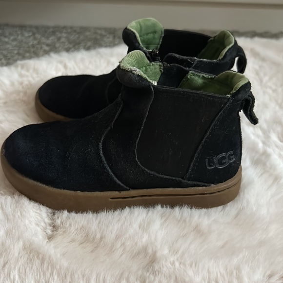 Size 8 little boys navy ugg boots - Picture 3 of 12
